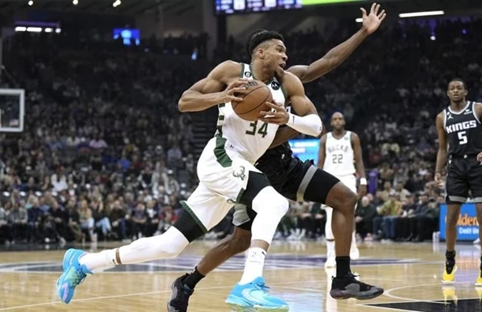 Com atuação dominante de Giannis Antetokounmpo, Bucks vence Kings fora de casa