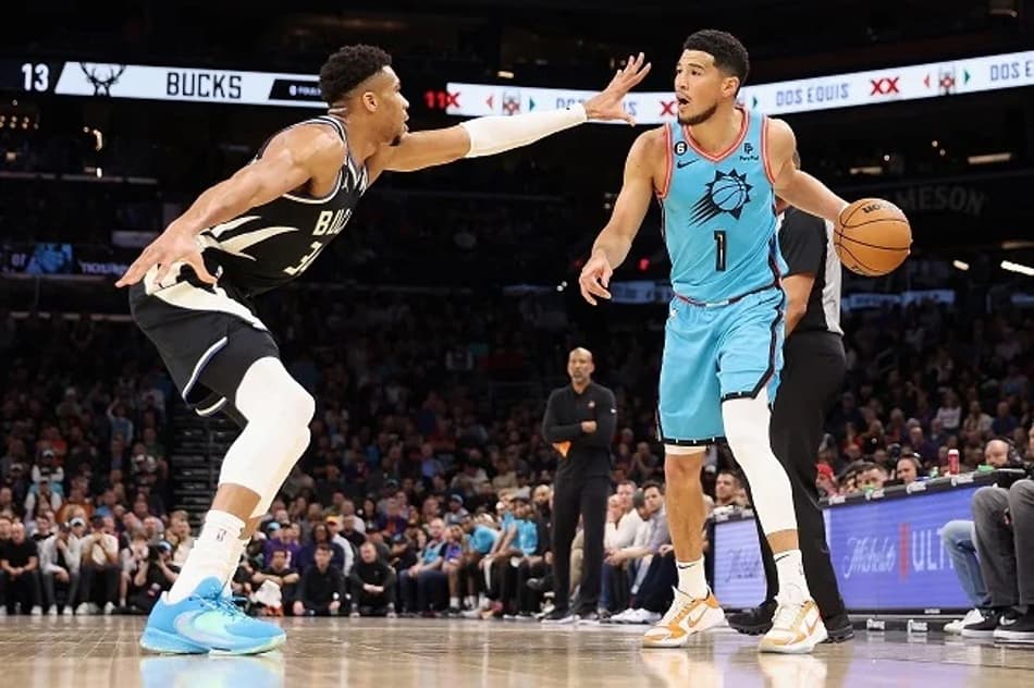 Devin Booker reclama de arbitragem proteger Giannis Antetokounmpo: "Ele teve mais lances livres que o Suns"