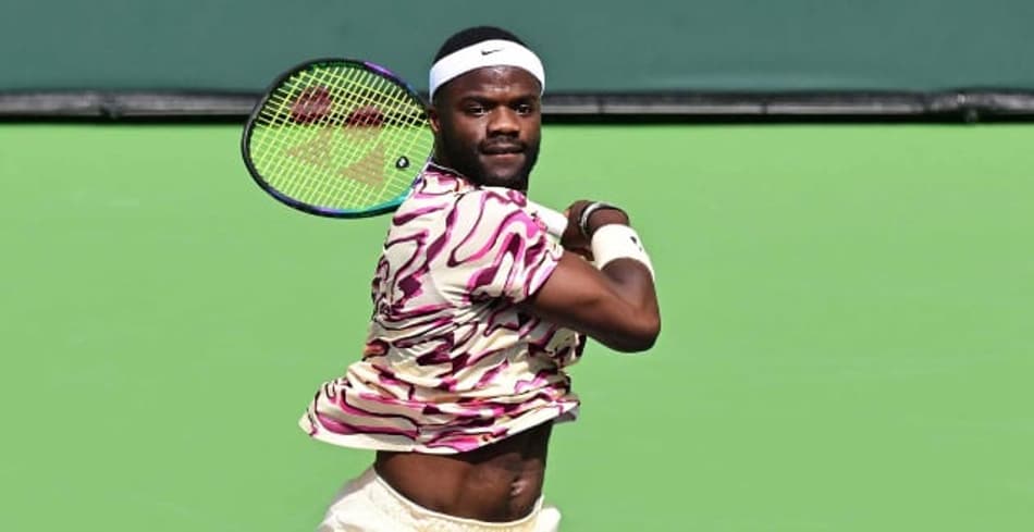 Frances Tiafoe em ação diante de Cameron Norrie