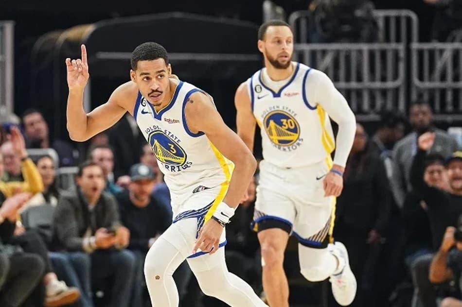Jordan Poole e Stephen Curry ofuscam Embiid e Warriors bate 76ers