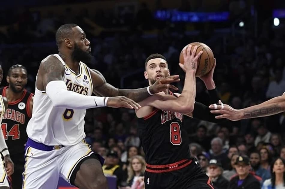 No retorno de LeBron James, Bulls supera Lakers em Los Angeles