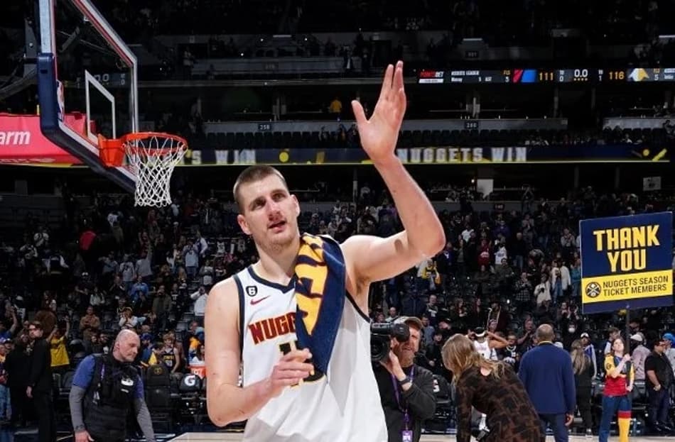 Nikola Jokic faz triplo-duplo e Nuggets bate 76ers