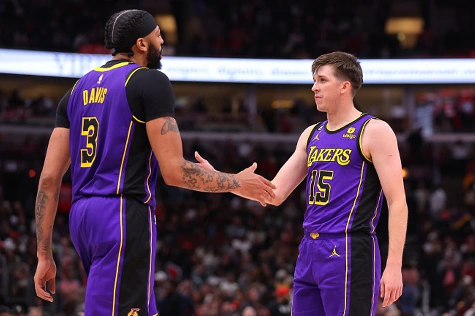 Anthony Davis domina, Lakers vence Bulls e segue na zona de play-in