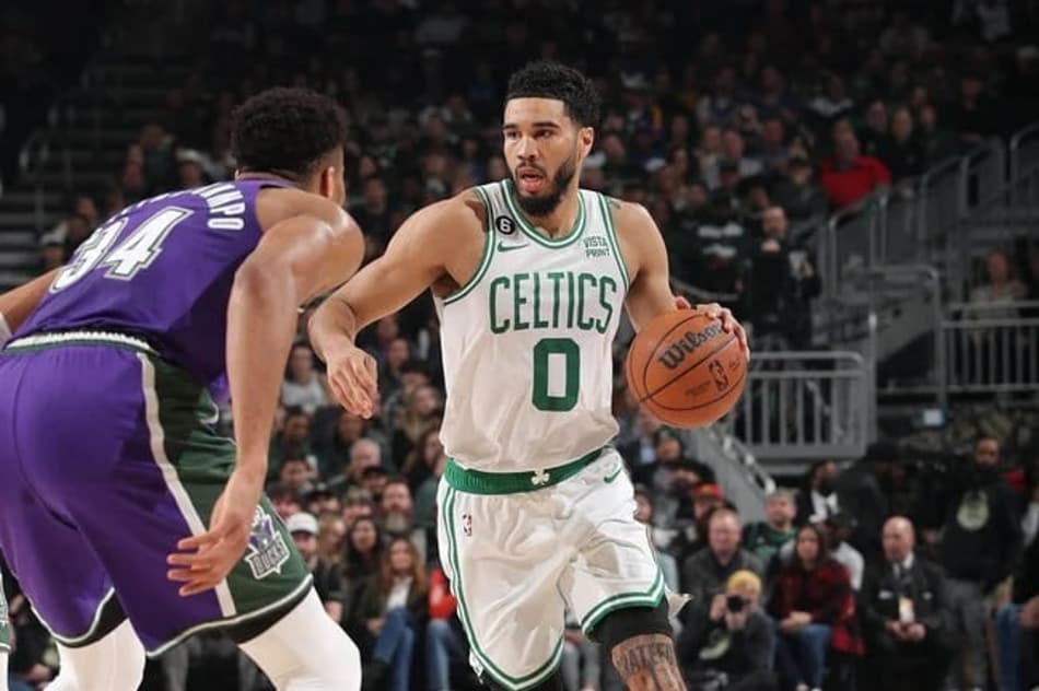 Celtics atropela Bucks com atuação inspirada de Jayson Tatum