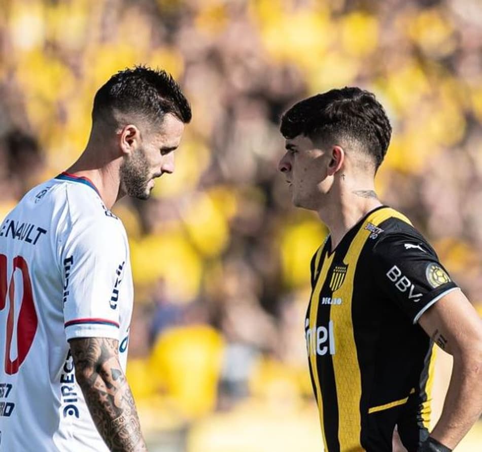 Com gols no fim, Peñarol vence clássico diante do Nacional