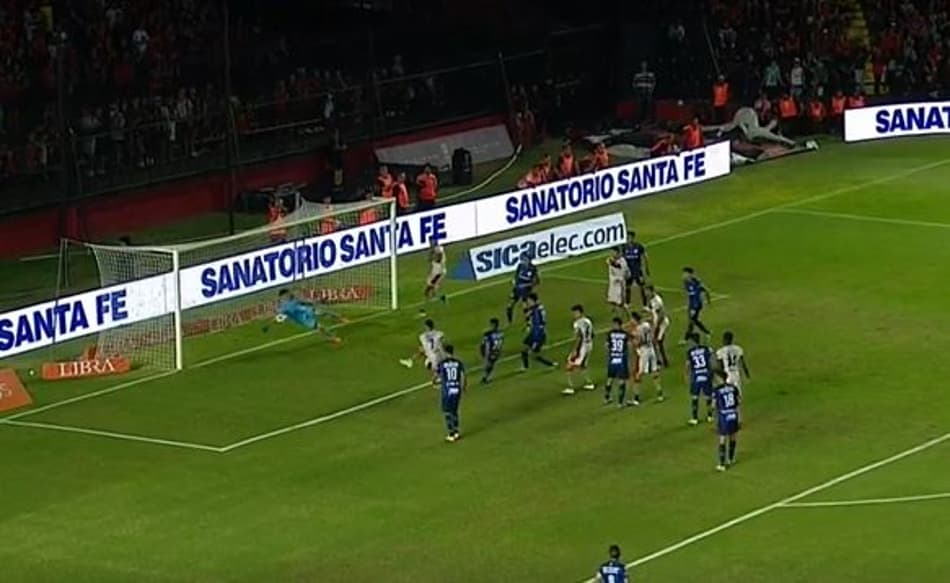 Goleiro faz defesa espetacular na Argentina