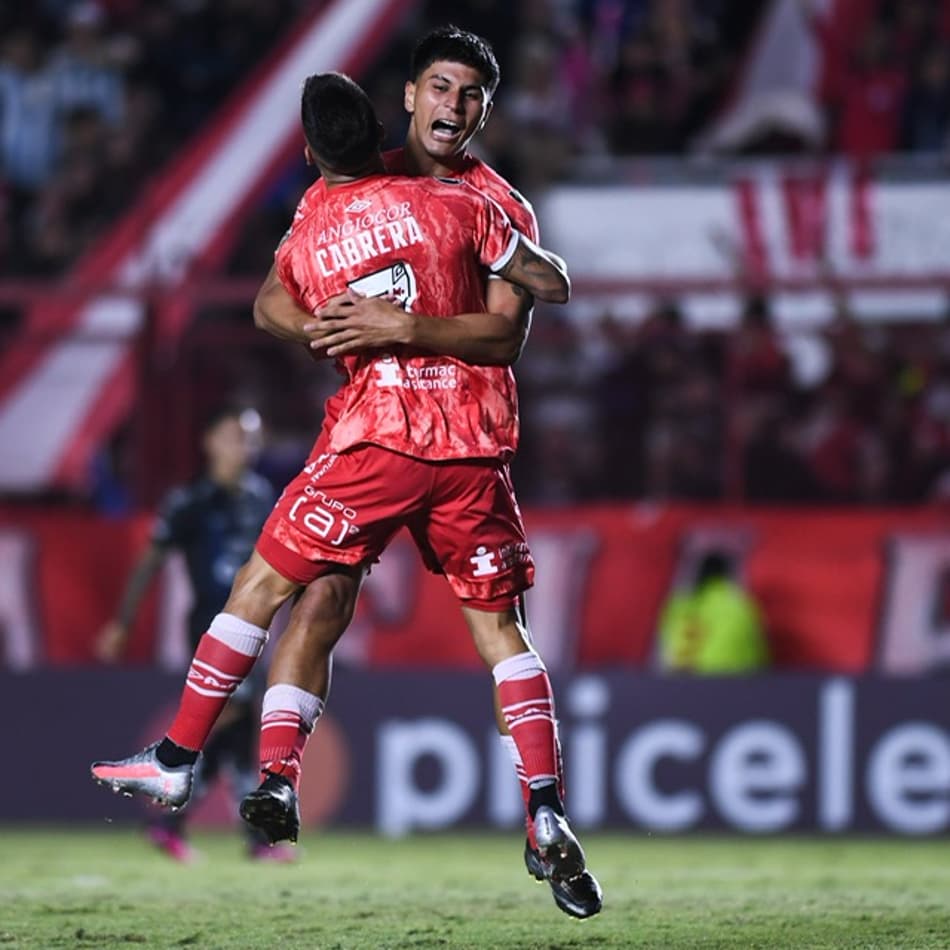 The Strongest domina e vence River Plate em estreia na Libertadores