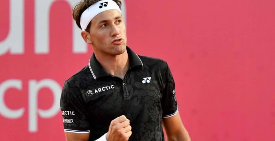 Casper Ruud vibra durante vitória na estreia do ATP de Estoril