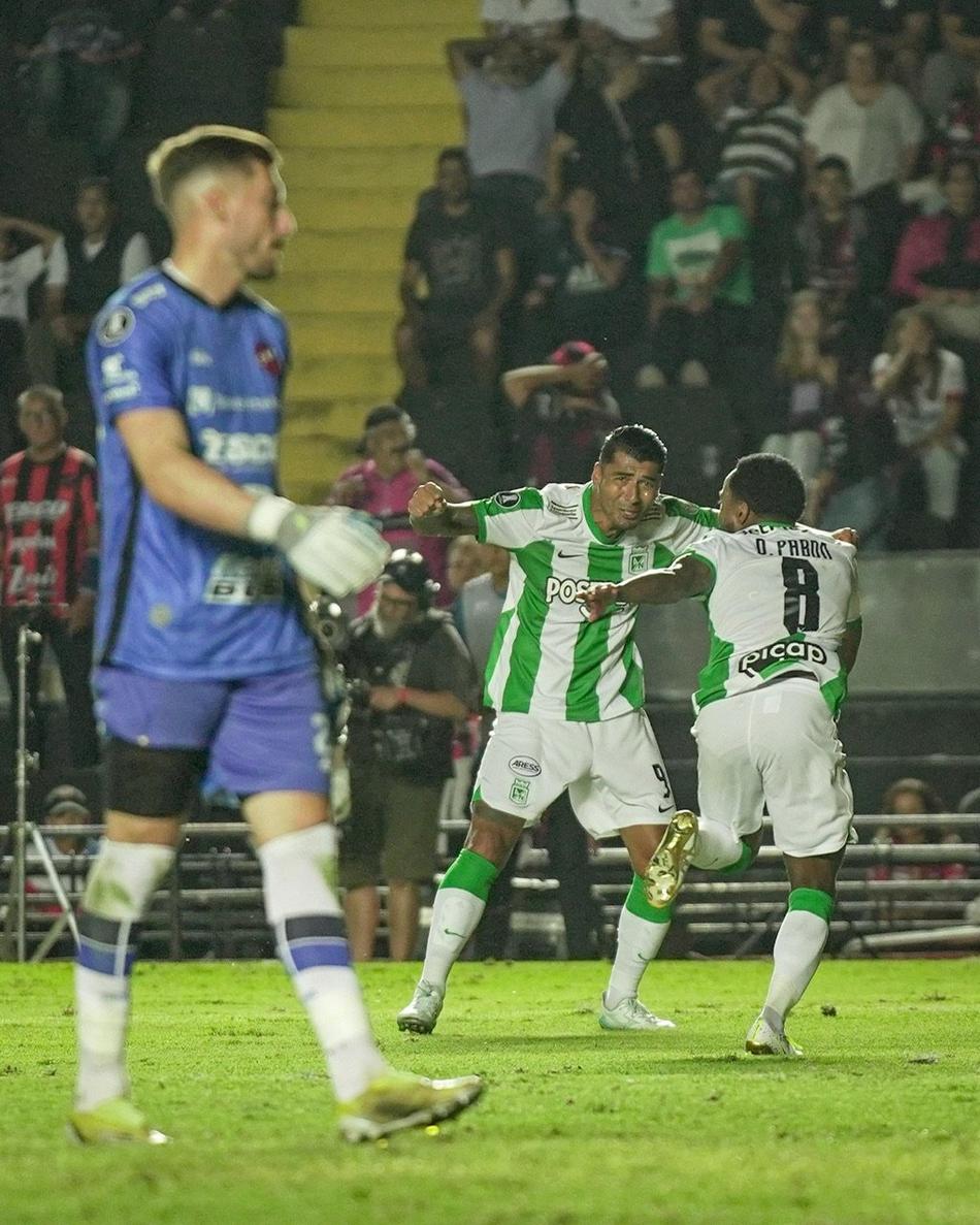 De virada, Atlético Nacional vence Patronato e estreia com o pé direito na Libertadores