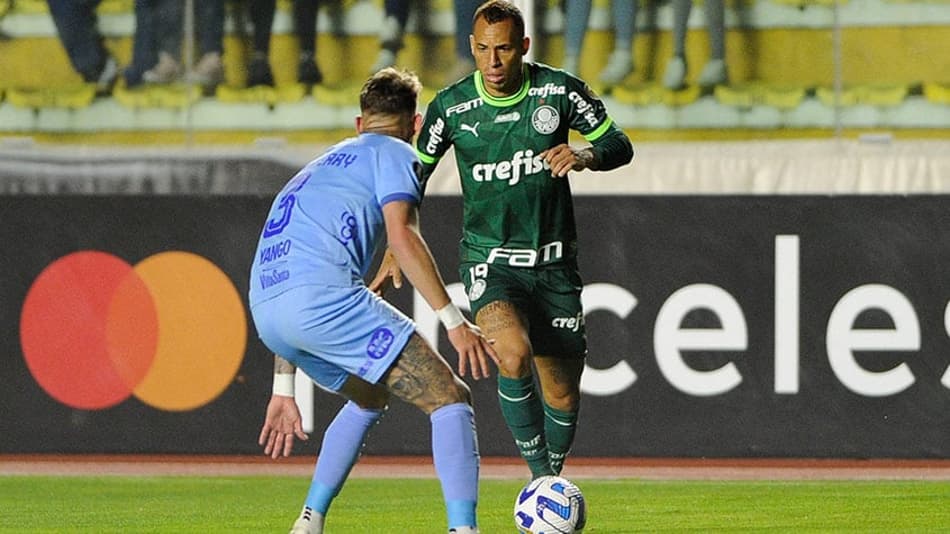 Em jogo de duas expulsões, Palmeiras perde de virada para o Bolívar na Libertadores