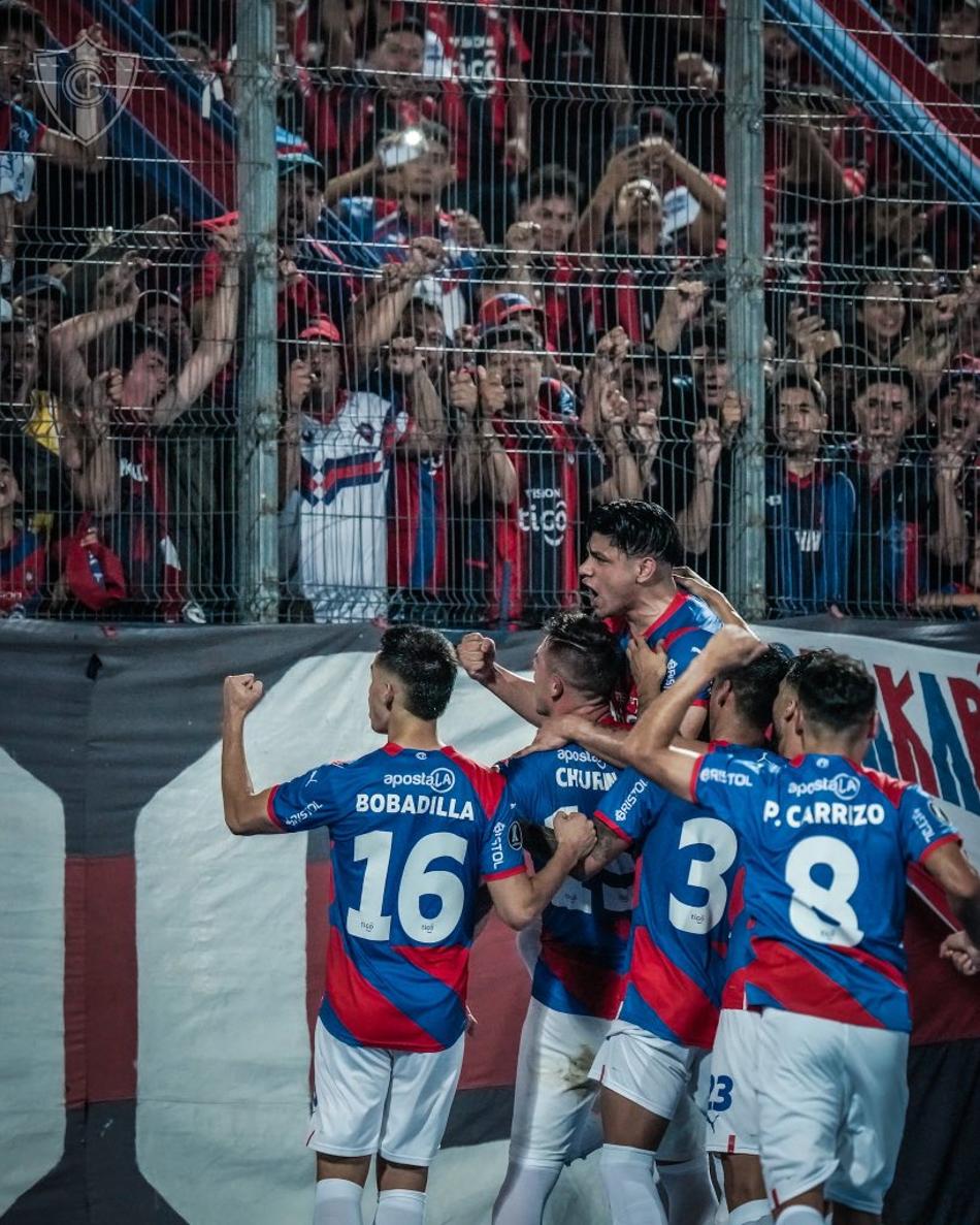 Cerro Porteño domina, anula Barcelona e estreia com vitória na Libertadores