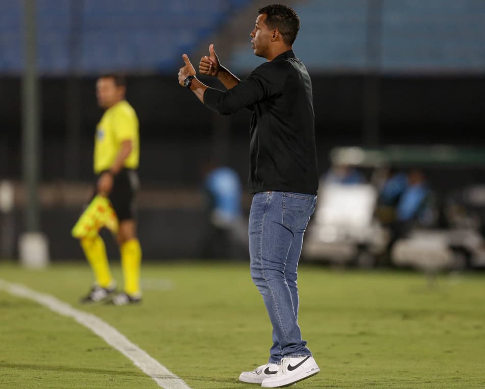 Discurso de Fernando Lázaro antes de vitória do Corinthians pela Libertadores lembra os de Tite