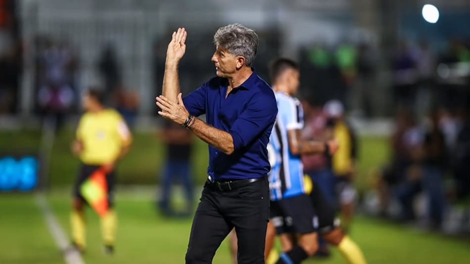 Renato Gaúcho explica ausência de Suárez no Grêmio e a escalação do time com três zagueiros