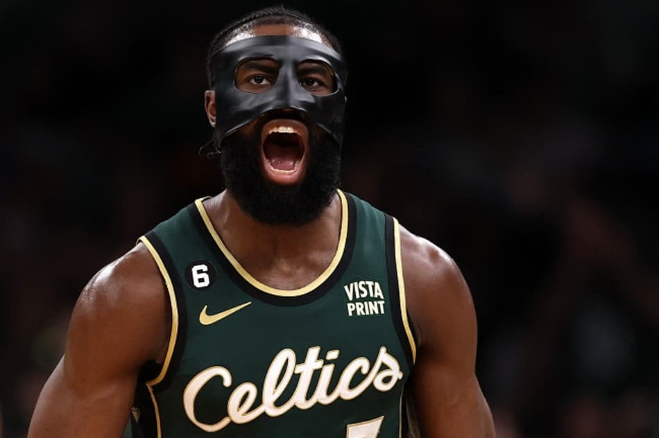 Jaylen Brown comanda, Celtics atropela Hawks no primeiro tempo e abre 1 a 0