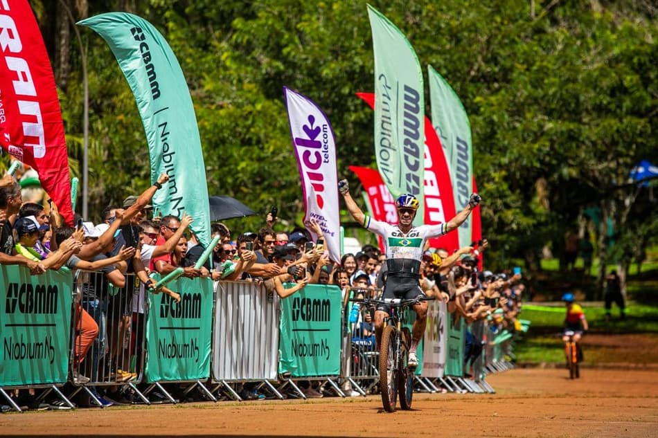 Henrique Avancini e Karen Olimpio vencem no segundo dia da CIMTB Araxá 2023