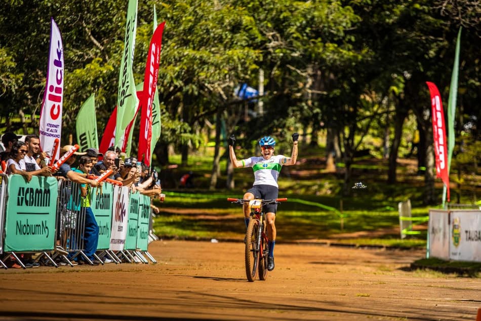 Raiza Goulão vence a principal prova da super elite feminina na CIMTB Araxá 2023