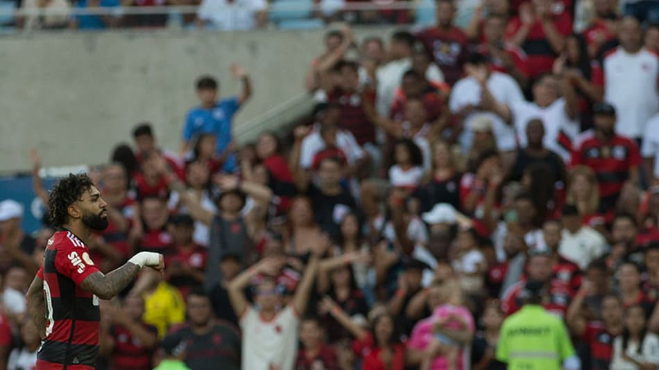 Gabigol encerra jejum, Flamengo vence o Coritiba pelo Brasileirão sob os olhares de Sampaoli e ameniza crise