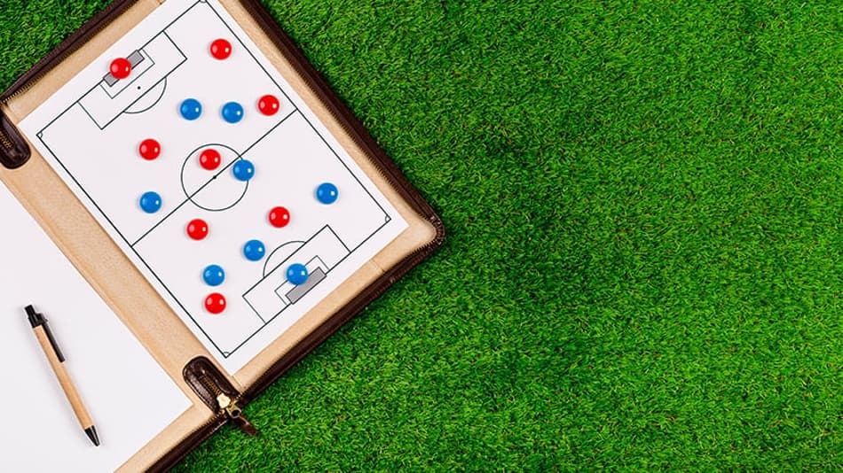 Mais um português deixa clube do Brasileirão: confira 30 treinadores estrangeiros livres no mercado