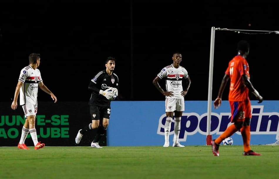 Fim da disputa de posição? Rafael fala sobre titularidade no São Paulo e relação com outros goleiros do elenco