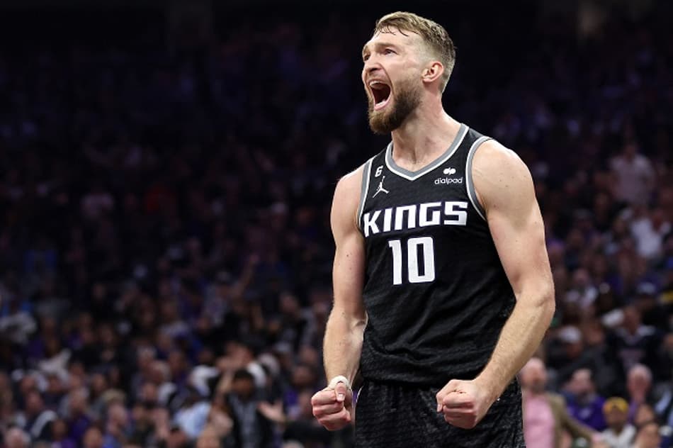Após levar pisão no peito, Domantas Sabonis é dúvida para o Kings