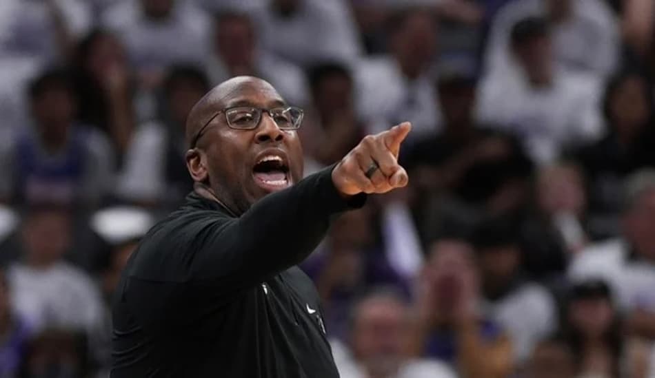 Mike Brown é eleito técnico do ano na NBA