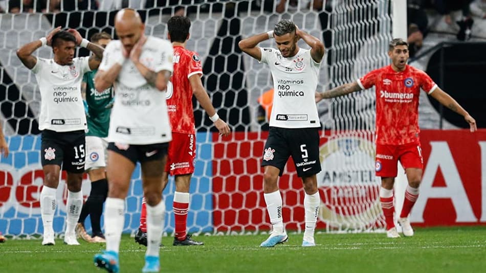 VÍDEO: veja os melhores lances da derrota do Corinthians para o Argentinos Juniors pela Libertadores