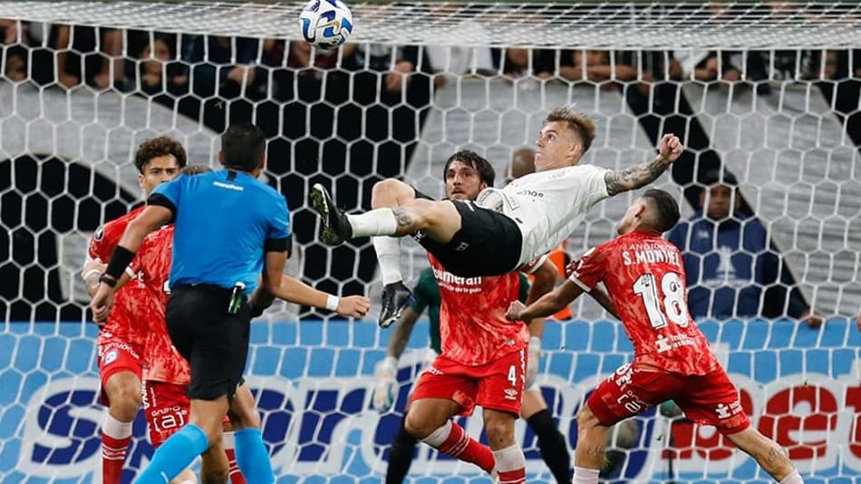 VÍDEO: Róger Guedes defende permanência de Fernando Lázaro no Corinthians