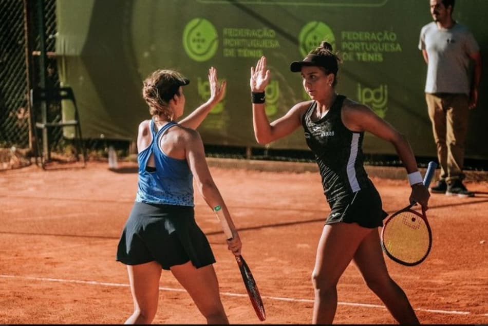 Ingrid Martins bate dupla com campeã de Slam e vai à semi no W100 de Oeiras
