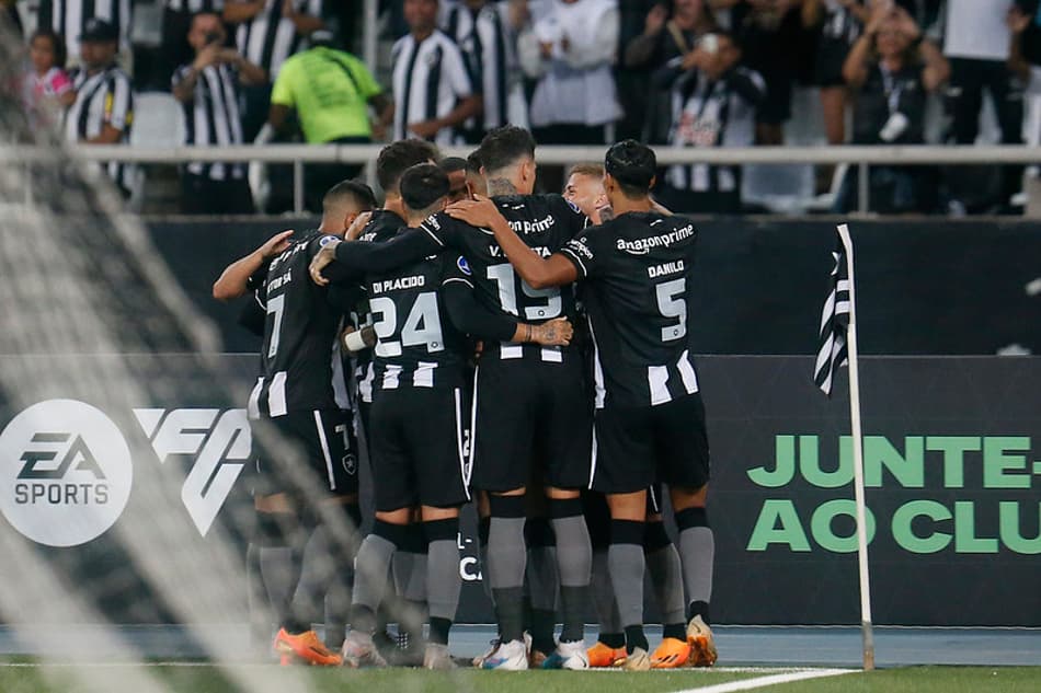 Botafogo goleia César Vallejo no Nilton Santos e conquista primeira vitória na Sul-Americana
