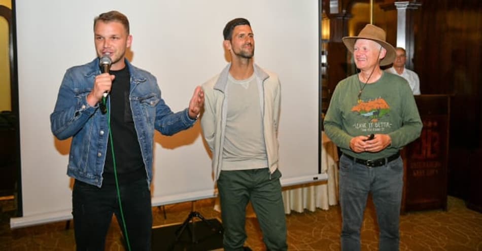 Djokovic participa de reunião com arqueologista que afirma falar com alienígenas