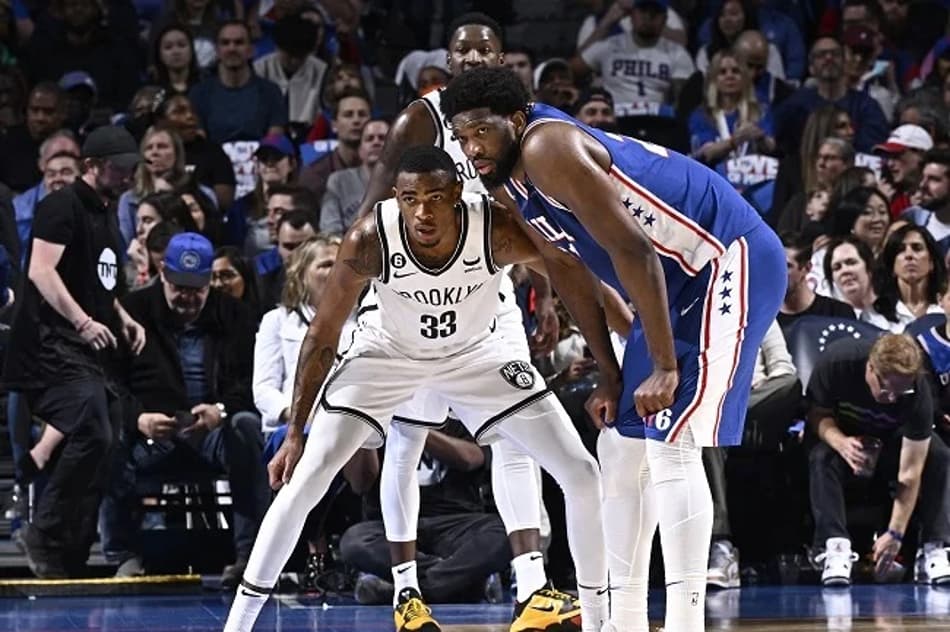 NBA avalia suspensão de Joel Embiid por chute em Nic Claxton