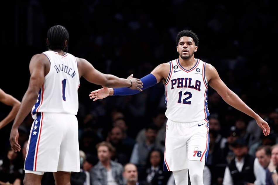 Sem Joel Embiid, Tobias Harris lidera, Sixers vence e varre Nets