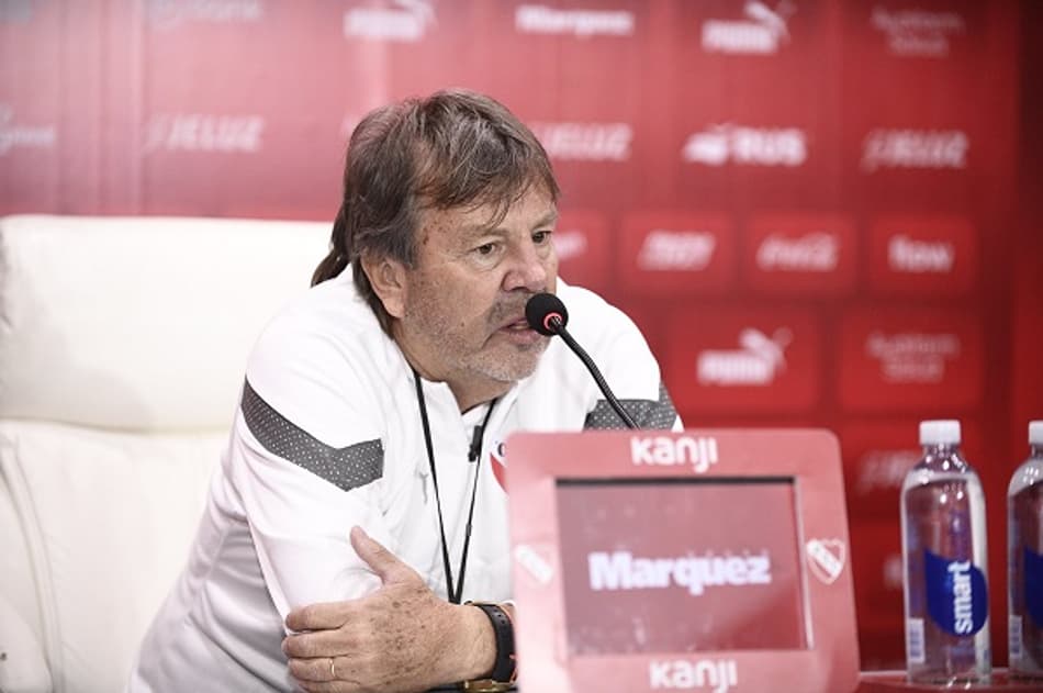 Técnico do Independiente manda recado antes de clássico com o River Plate