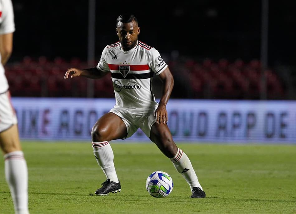 Após escalar como titular, Dorival Júnior diz que Luan será aproveitado no São Paulo mesmo com imbróglio de renovação