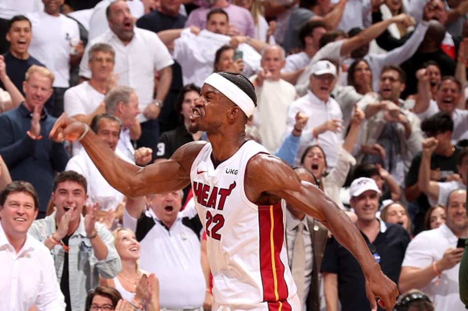 Jimmy Butler faz 56, Heat vence Bucks de virada e se aproxima das semifinais