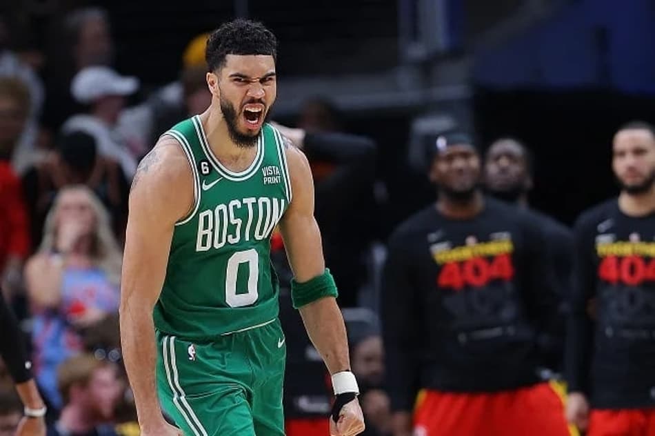 Celtics dispara no fim, vence Hawks e avança nos playoffs do Leste