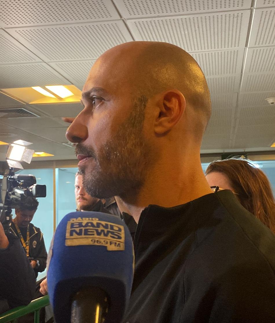 Alessandro diz que Corinthians ainda não negocia com treinador e que Danilo pode dirigir o time contra o Del Valle