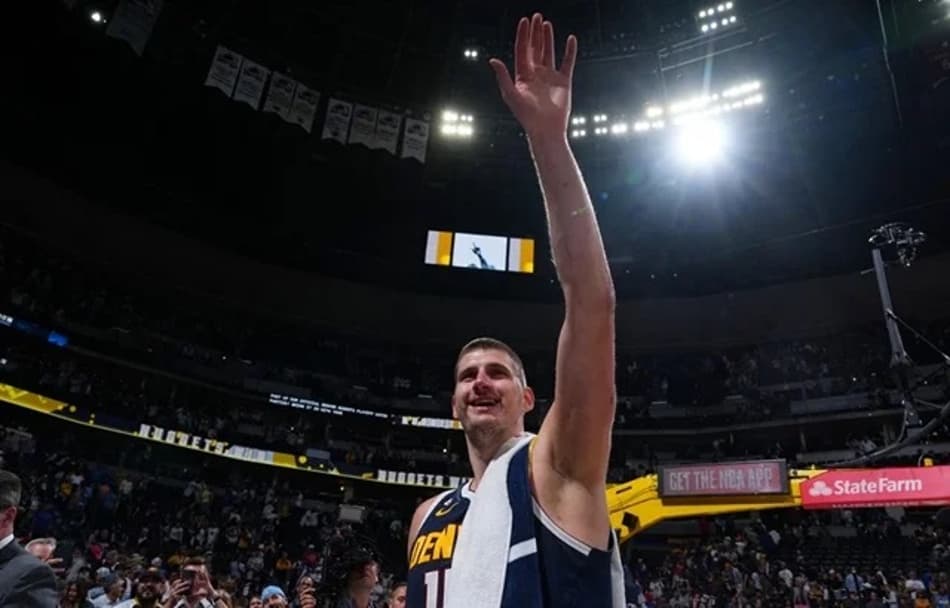Nikola Jokic dá show, Nuggets bate Suns e abre dois a zero na série