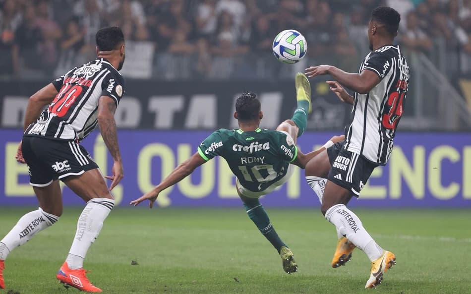 OLHAR DO PORCO: Palmeiras mostra poder de reação em jogo polêmico contra o Galo