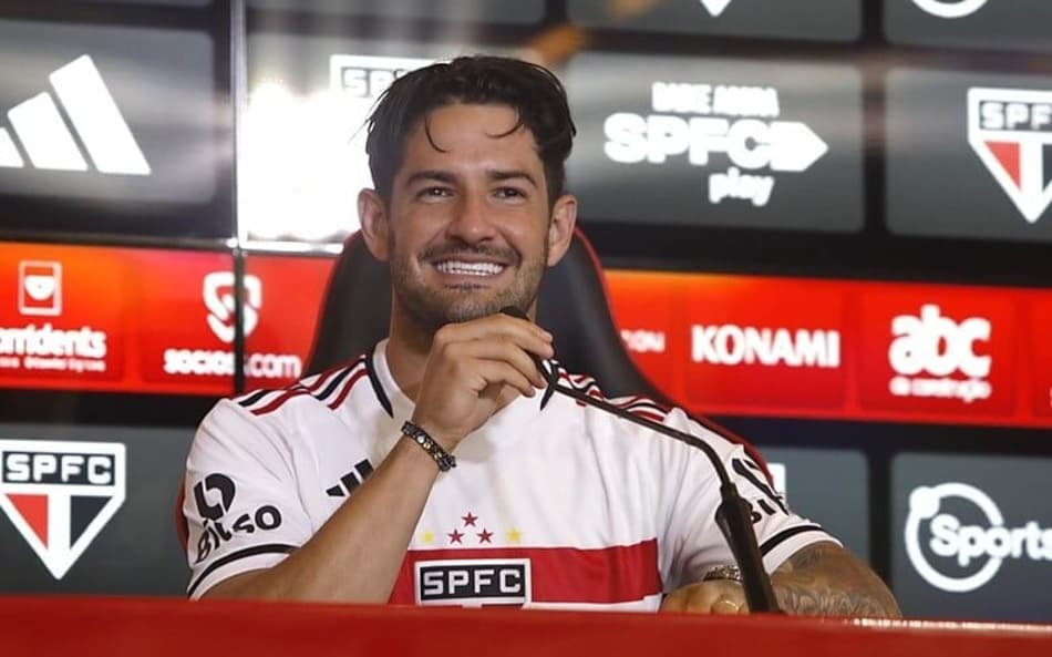 Pato diz que por retorno ao São Paulo deixou até mulher sozinha: 'Ou me ligava, ou passava o dia no CT'