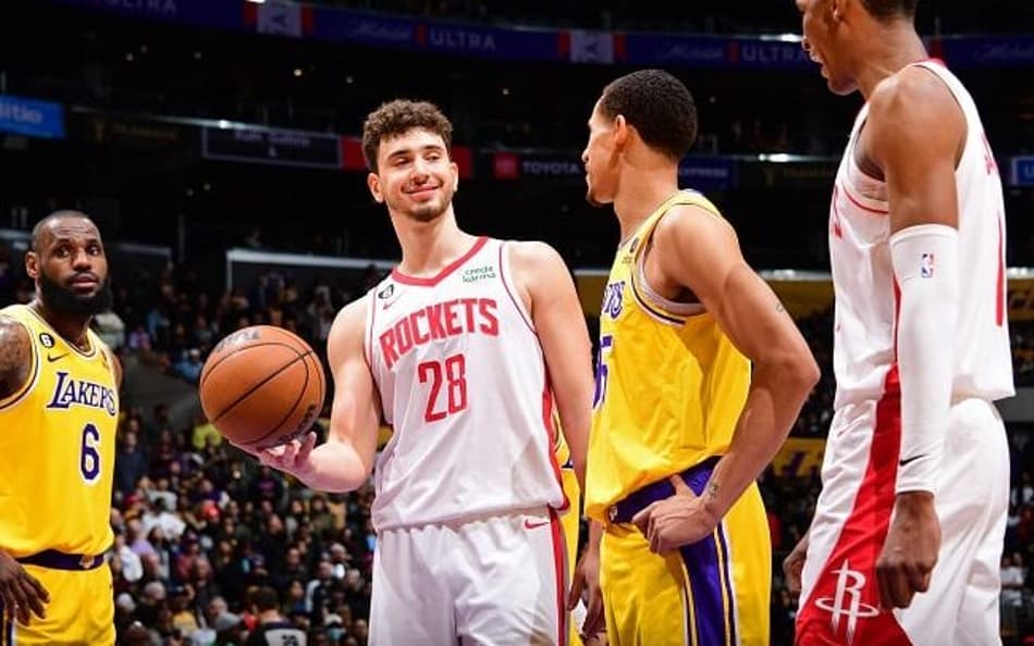 Site sugere opções de trocas para o Houston Rockets