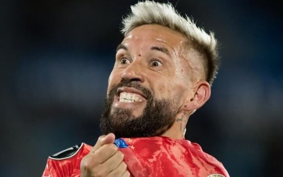 Pela chave do Corinthians, Argentinos Juniors tropeça contra o Liverpool