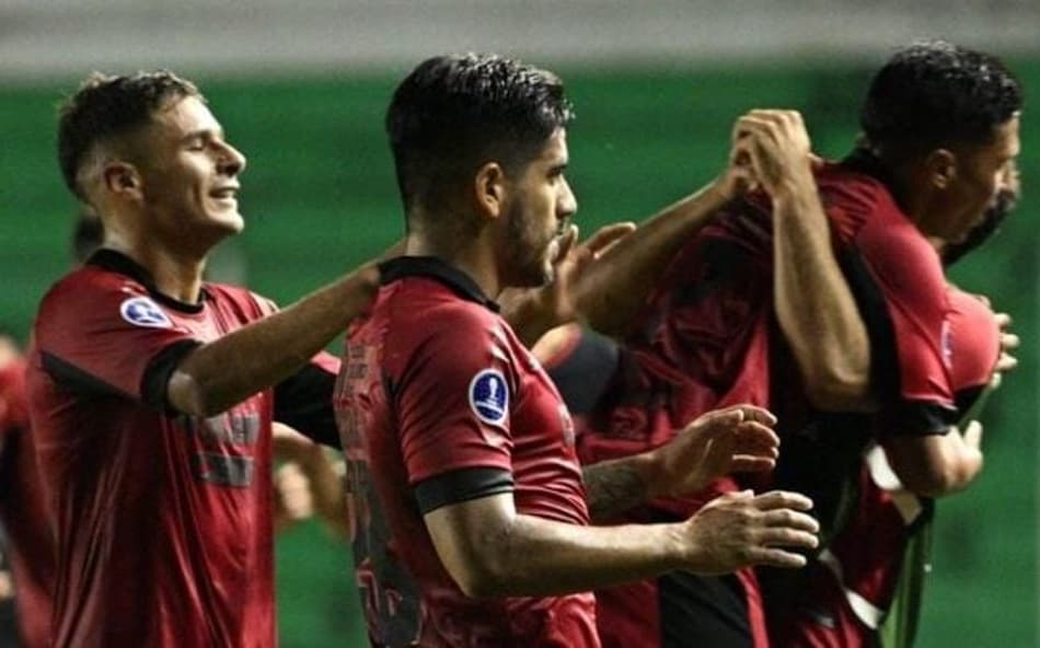 Sul-Americana: Pela chave do Santos, Newell’s Old Boys vence Blooming