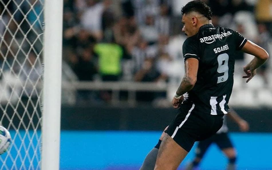 ATUAÇÕES: Tiquinho Soares dá show e recebe a maior nota na quinta vitória consecutiva do Botafogo
