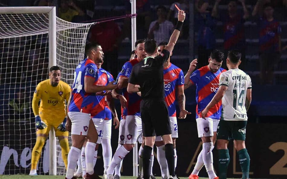 Crise explode no Cerro Porteño após derrota contra o Palmeiras