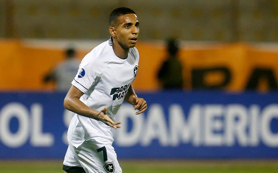 Victor Sá se destaca na vitória do Botafogo sobre o Universidad César Vallejo pela Copa Sul-Americana; Di Placido é o pior da equipe