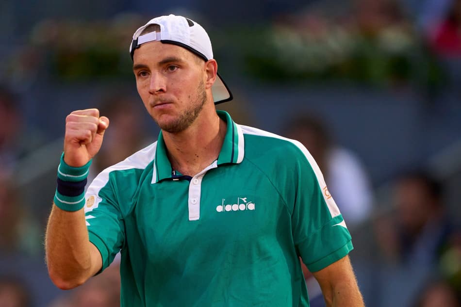 Struff surpreende Tsitsipas e vai à semifinal do Masters 1000 de Madrid