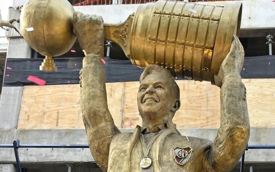 Estátua de Gallardo será modificada após polêmica por ‘volume’