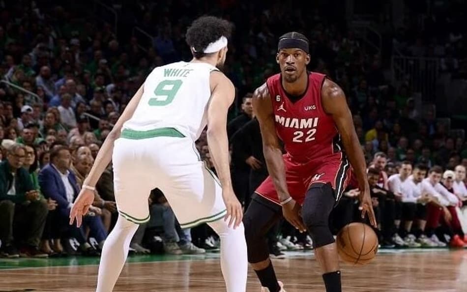 Liderado por Jimmy Butler, Heat surpreende Celtics no início das finais do Leste