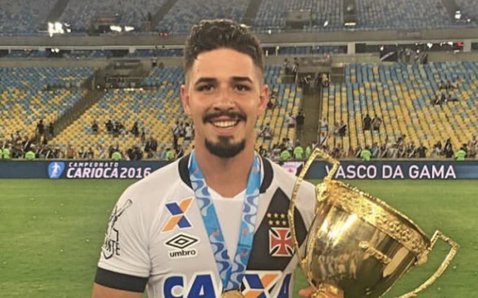 Ex-zagueiro do Vasco morre em acidente de carro no Rio de Janeiro